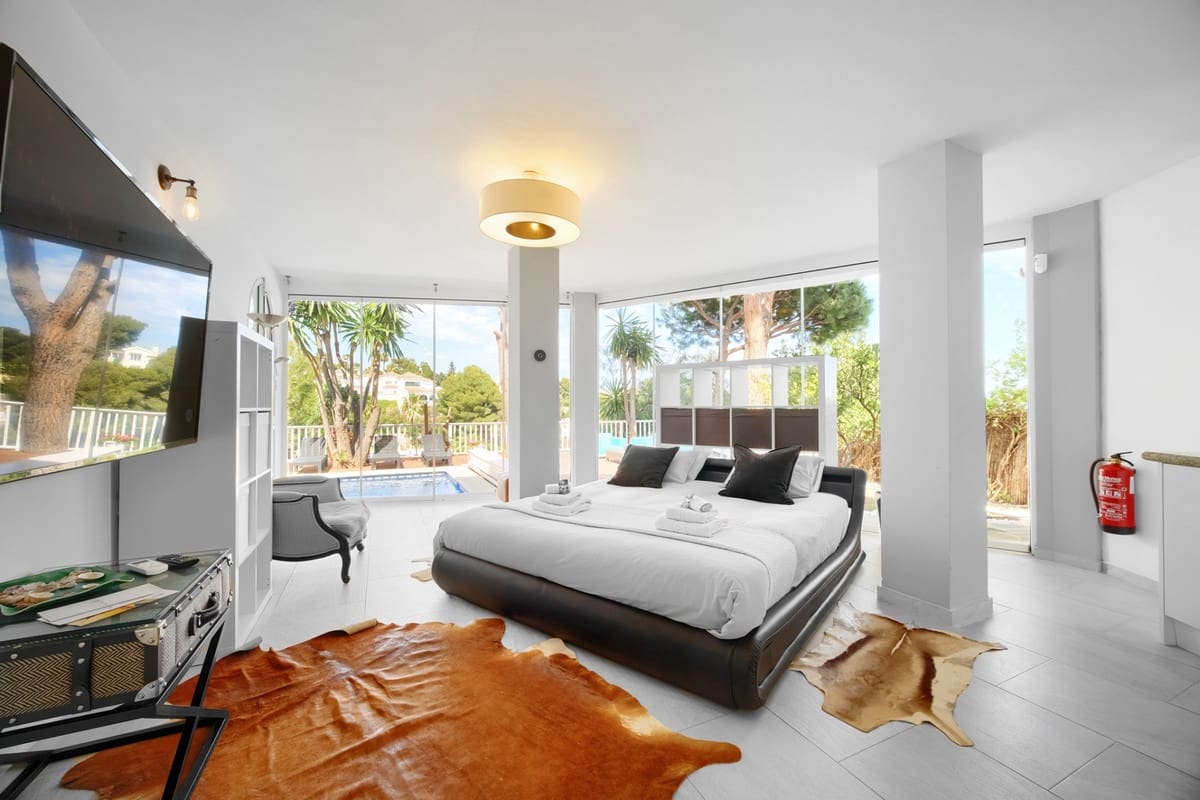 4 soveværelse Villa til salg i Mijas Costa med swimmingpool garage - € 1.540.000 (Ref: 9637523)