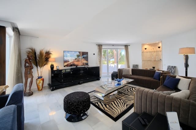 4 soverom Villa til salgs i Mijas Costa, Mijas med svømmebasseng garasje - € 1 385 000 (Ref: 9637523)