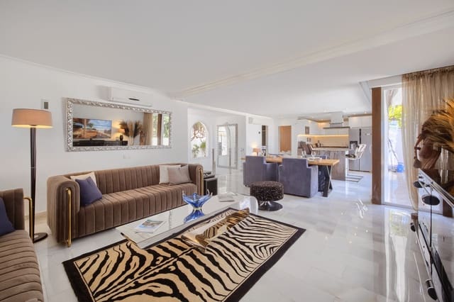 4 soverom Villa til salgs i Mijas Costa, Mijas med svømmebasseng garasje - € 1 385 000 (Ref: 9637523)