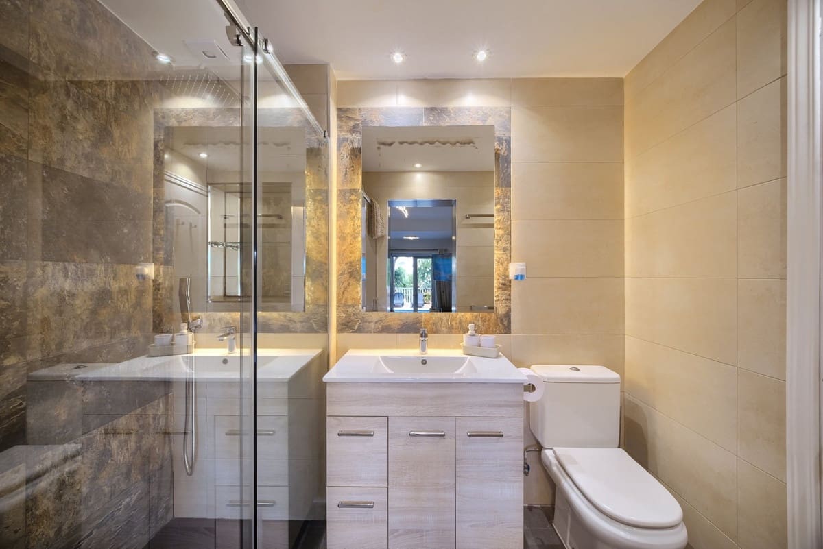 4 bedroom Villa for sale in Mijas Costa with pool garage - € 1,385,000 (Ref: 9637523)