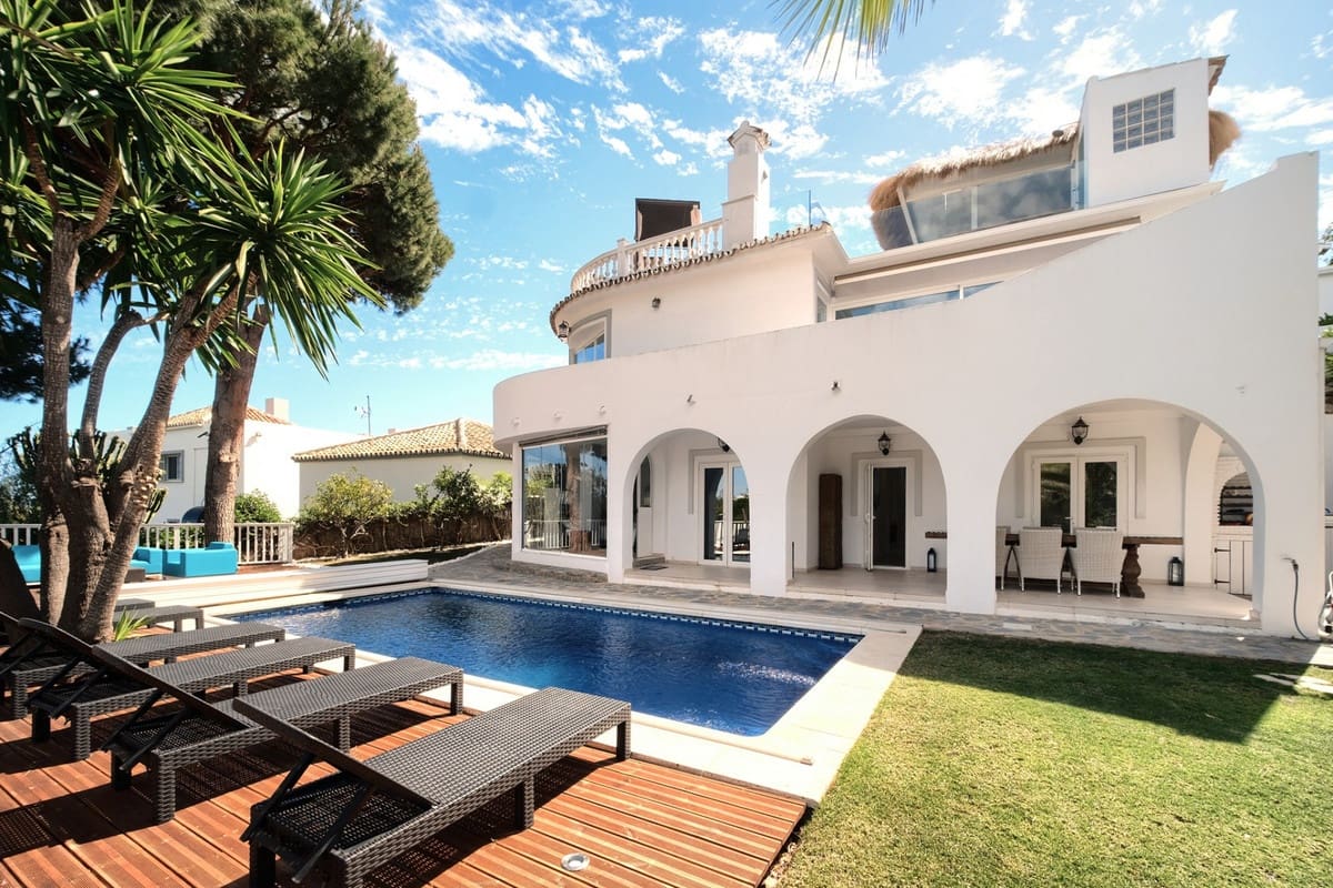 4 bedroom Villa for sale in Mijas Costa with pool garage - € 1,385,000 (Ref: 9637523)