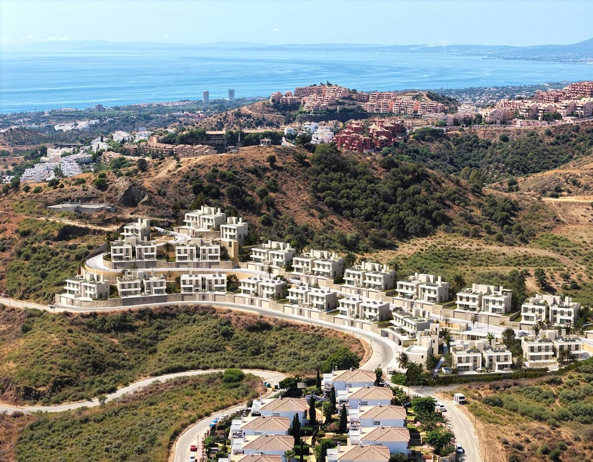 4 soveværelse Semi-Rækkehus til salg i La Cala de Mijas med swimmingpool garage - € 970.000 (Ref: 9656688)