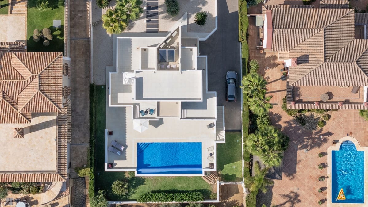 4 bedroom Villa for sale in La Cala de Mijas with pool garage - € 2,395,000 (Ref: 9670597)