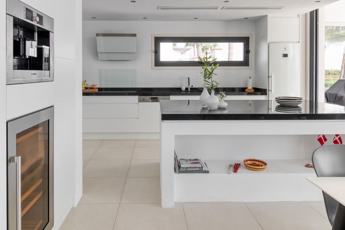 4 Zimmer Villa zu verkaufen in La Cala de Mijas mit Pool Garage - 2.395.000 € (Ref: 9670597)