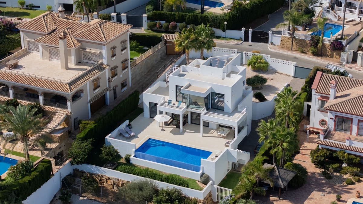 4 Zimmer Villa zu verkaufen in La Cala de Mijas mit Pool Garage - 2.395.000 € (Ref: 9670597)