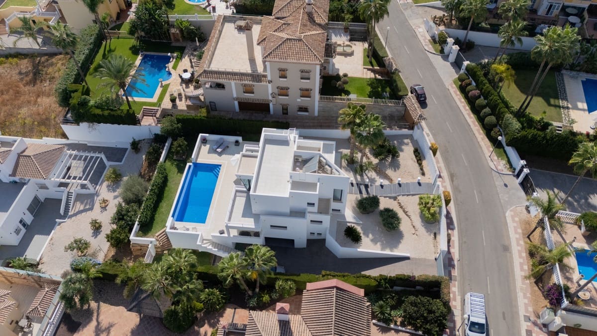 4 Zimmer Villa zu verkaufen in La Cala de Mijas mit Pool Garage - 2.395.000 € (Ref: 9670597)