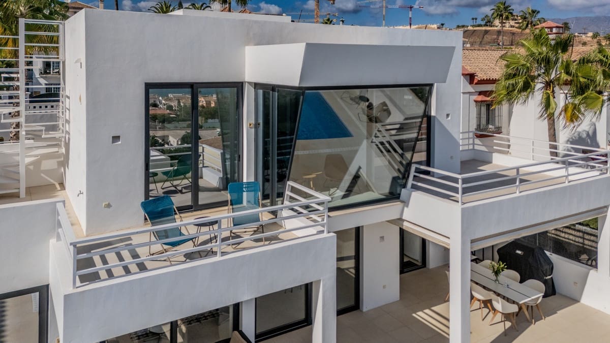 Chalet de 4 habitaciones en La Cala de Mijas en venta con piscina garaje - 2.245.000 € (Ref: 9670597)