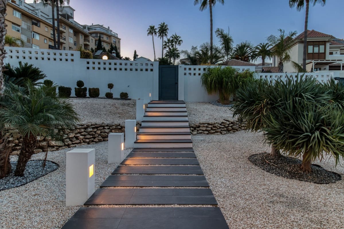 Chalet de 4 habitaciones en La Cala de Mijas en venta con piscina garaje - 2.245.000 € (Ref: 9670597)