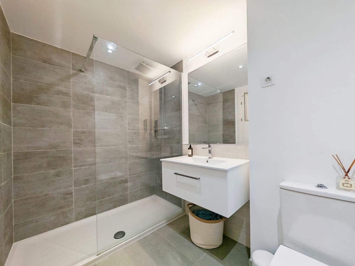 2 bedroom Apartment for sale in Manilva with pool garage - € 399,000 (Ref: 9675968)