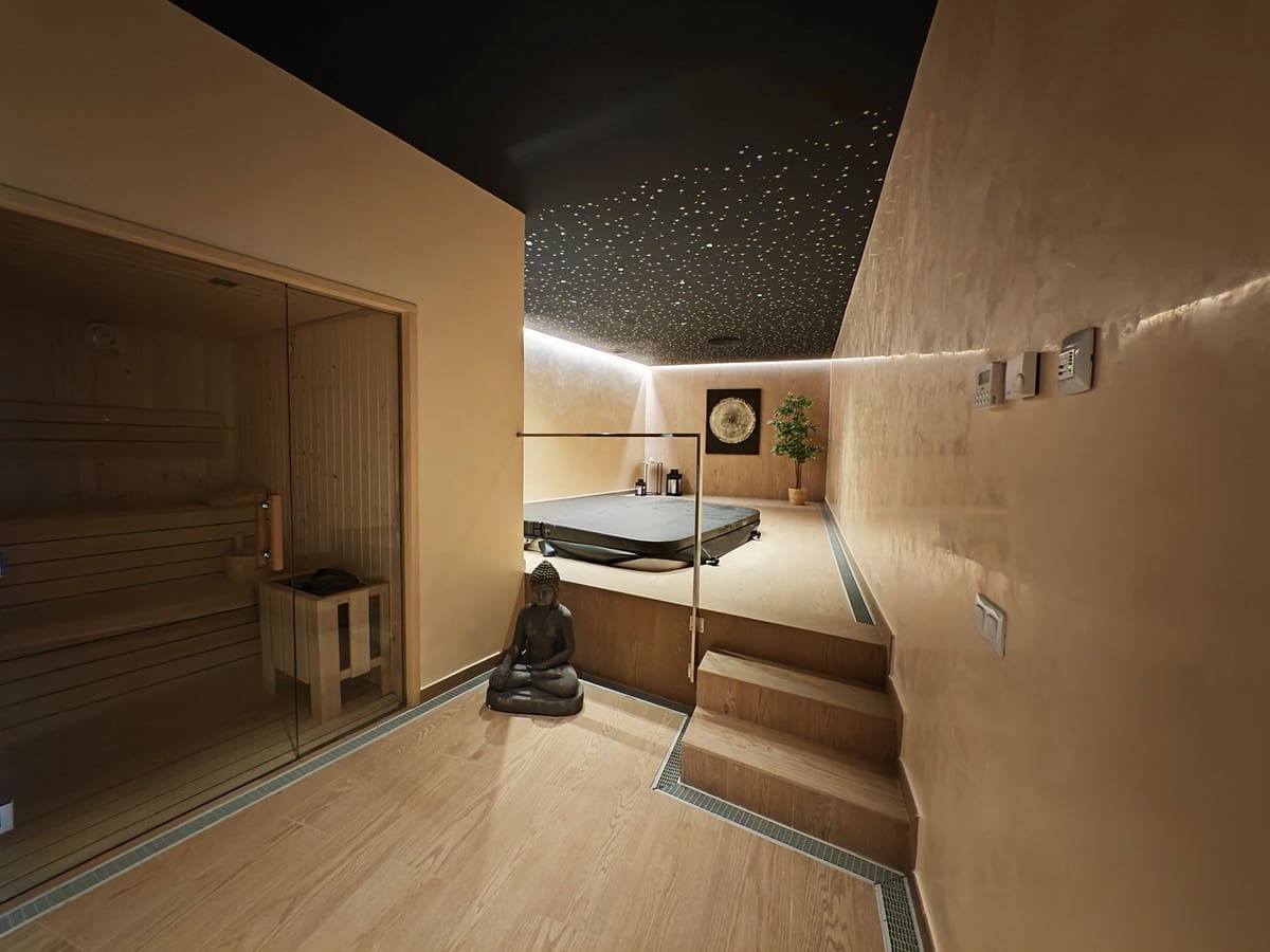 2 bedroom Apartment for sale in Manilva with pool garage - € 399,000 (Ref: 9675968)