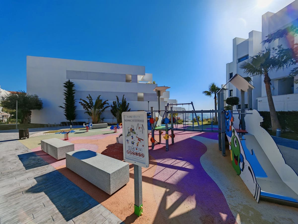 2 bedroom Apartment for sale in Manilva with pool garage - € 399,000 (Ref: 9675968)