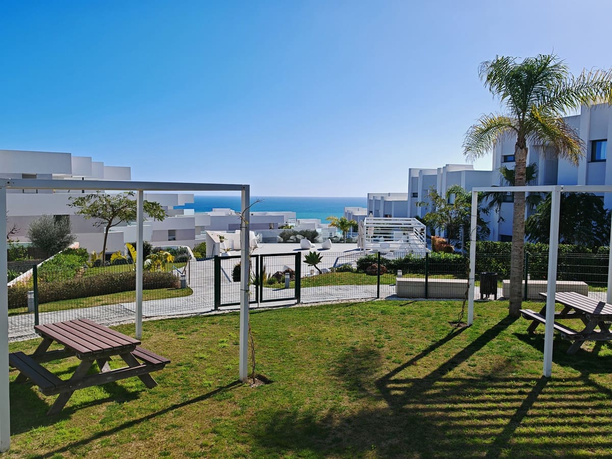 2 bedroom Apartment for sale in Manilva with pool garage - € 399,000 (Ref: 9675968)