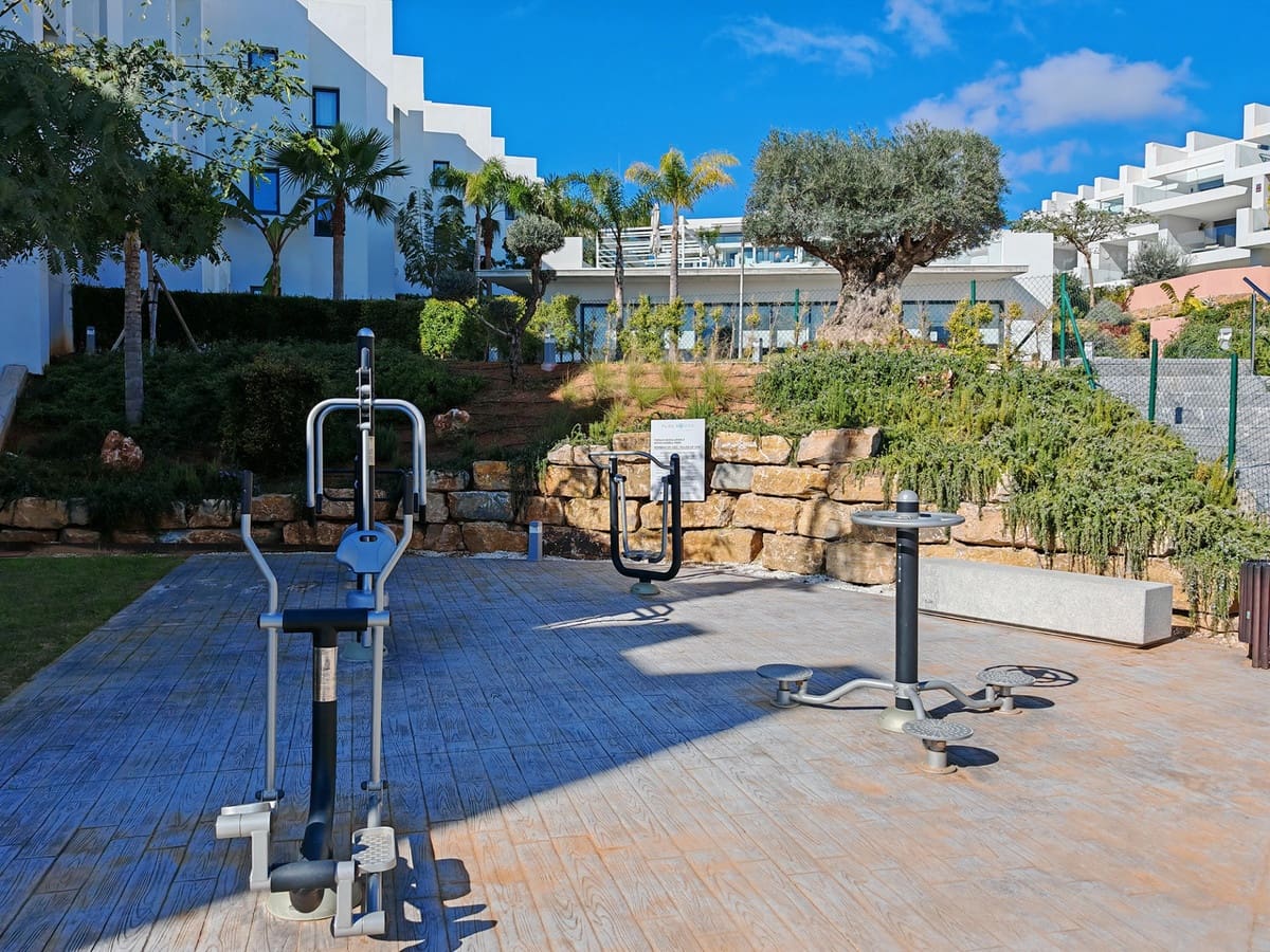 2 bedroom Apartment for sale in Manilva with pool garage - € 399,000 (Ref: 9675968)