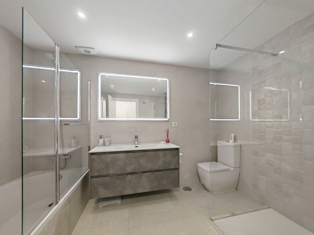 4 chambre Maison de Ville à vendre à Riviera del Sol avec piscine garage - 649 000 € (Ref: 9677872)