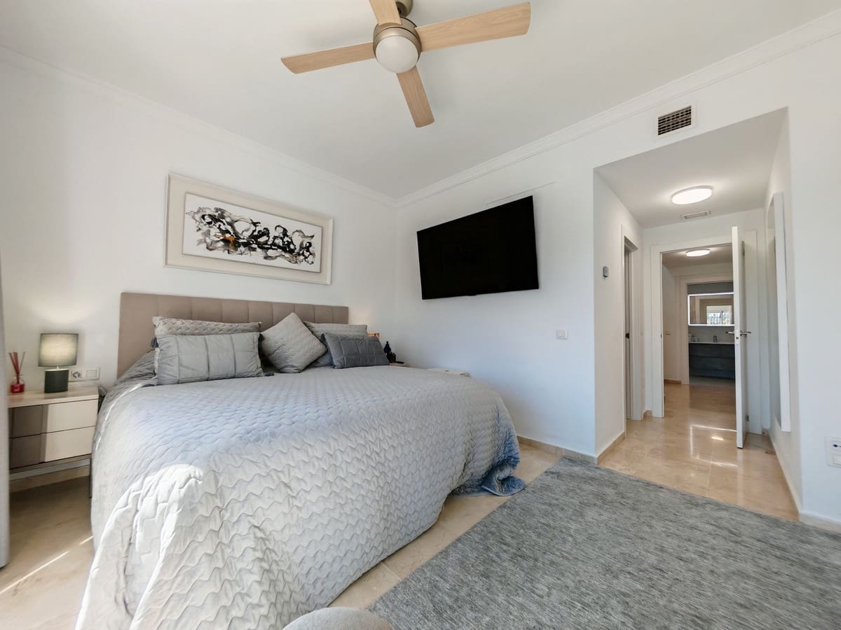 4 chambre Maison de Ville à vendre à Riviera del Sol avec piscine garage - 649 000 € (Ref: 9677872)