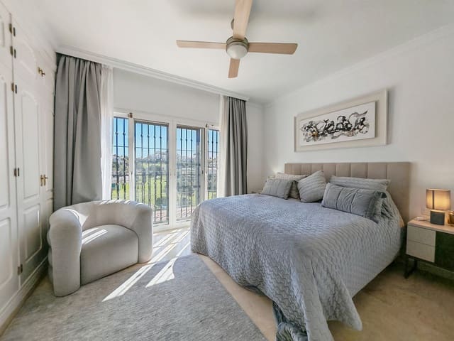 4 makuuhuone Omakotitalo myytävänä paikassa Riviera del Sol, Mijas mukana uima-altaan 
autotalli - 649 000 € (Ref: 9677872)