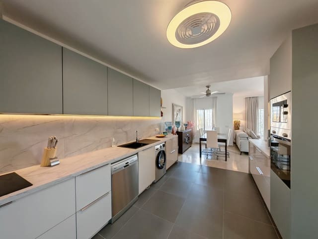 4 makuuhuone Omakotitalo myytävänä paikassa Riviera del Sol, Mijas mukana uima-altaan 
autotalli - 649 000 € (Ref: 9677872)