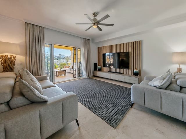 4 makuuhuone Omakotitalo myytävänä paikassa Riviera del Sol, Mijas mukana uima-altaan 
autotalli - 649 000 € (Ref: 9677872)