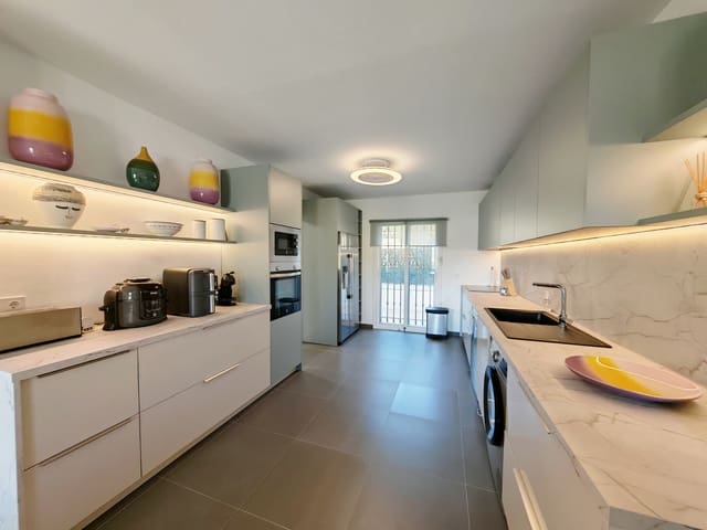4 makuuhuone Omakotitalo myytävänä paikassa Riviera del Sol, Mijas mukana uima-altaan 
autotalli - 649 000 € (Ref: 9677872)