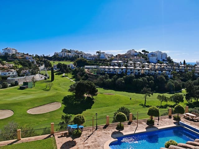 4 makuuhuone Omakotitalo myytävänä paikassa Riviera del Sol, Mijas mukana uima-altaan 
autotalli - 649 000 € (Ref: 9677872)