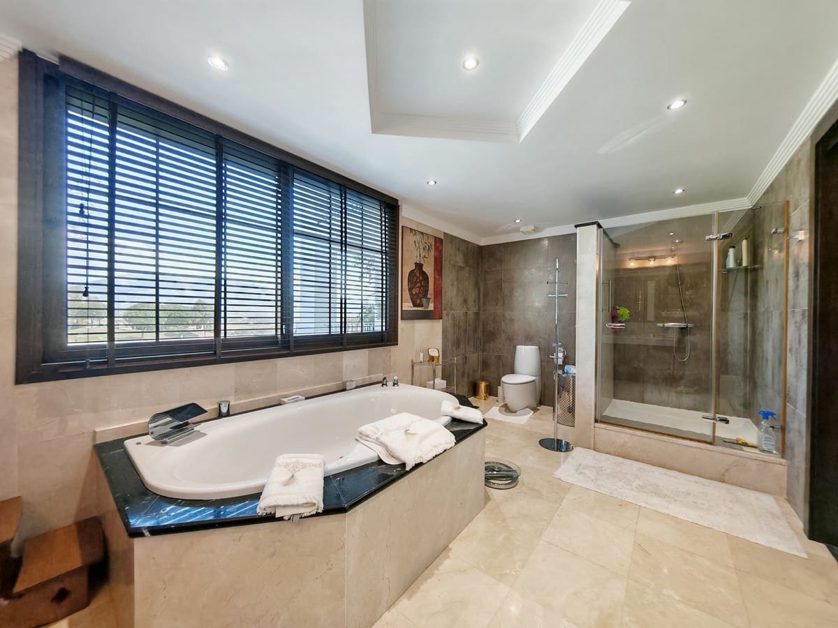 4 bedroom Villa for sale in La Cala Golf with pool - € 1,895,000 (Ref: 9686375)