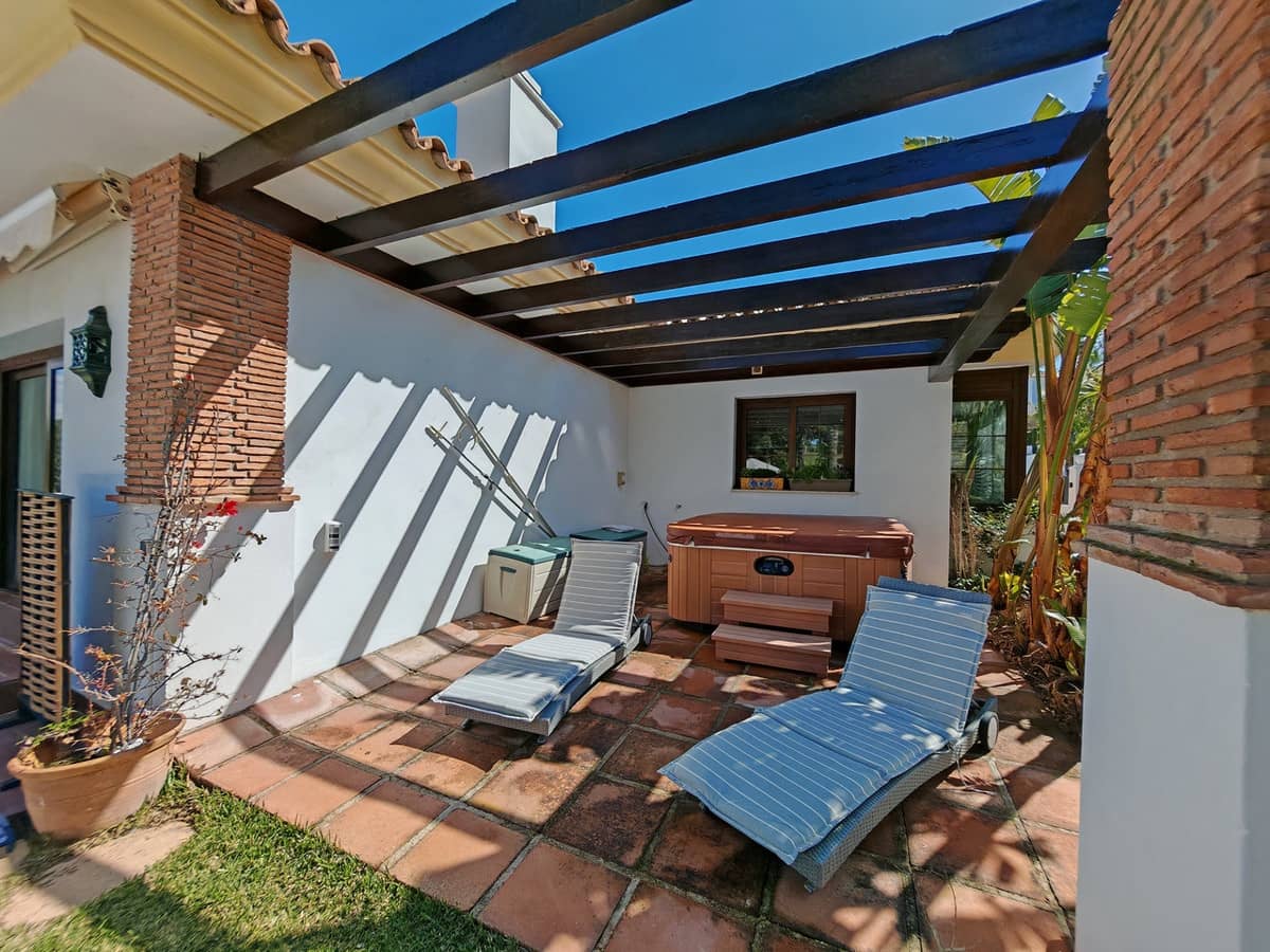 4 bedroom Villa for sale in La Cala Golf with pool - € 1,895,000 (Ref: 9686375)