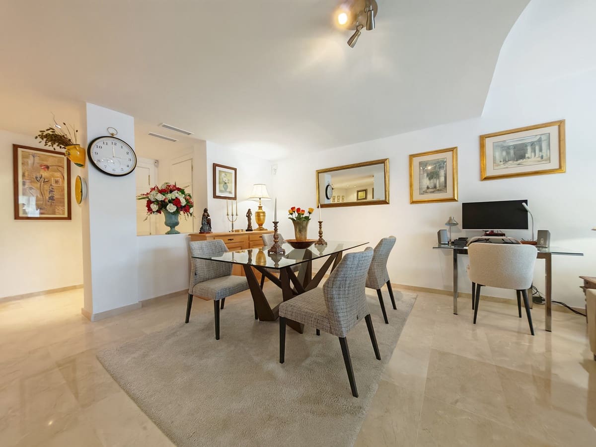 2 bedroom Apartment for sale in Marbella with pool garage - € 660,000 (Ref: 9699237)