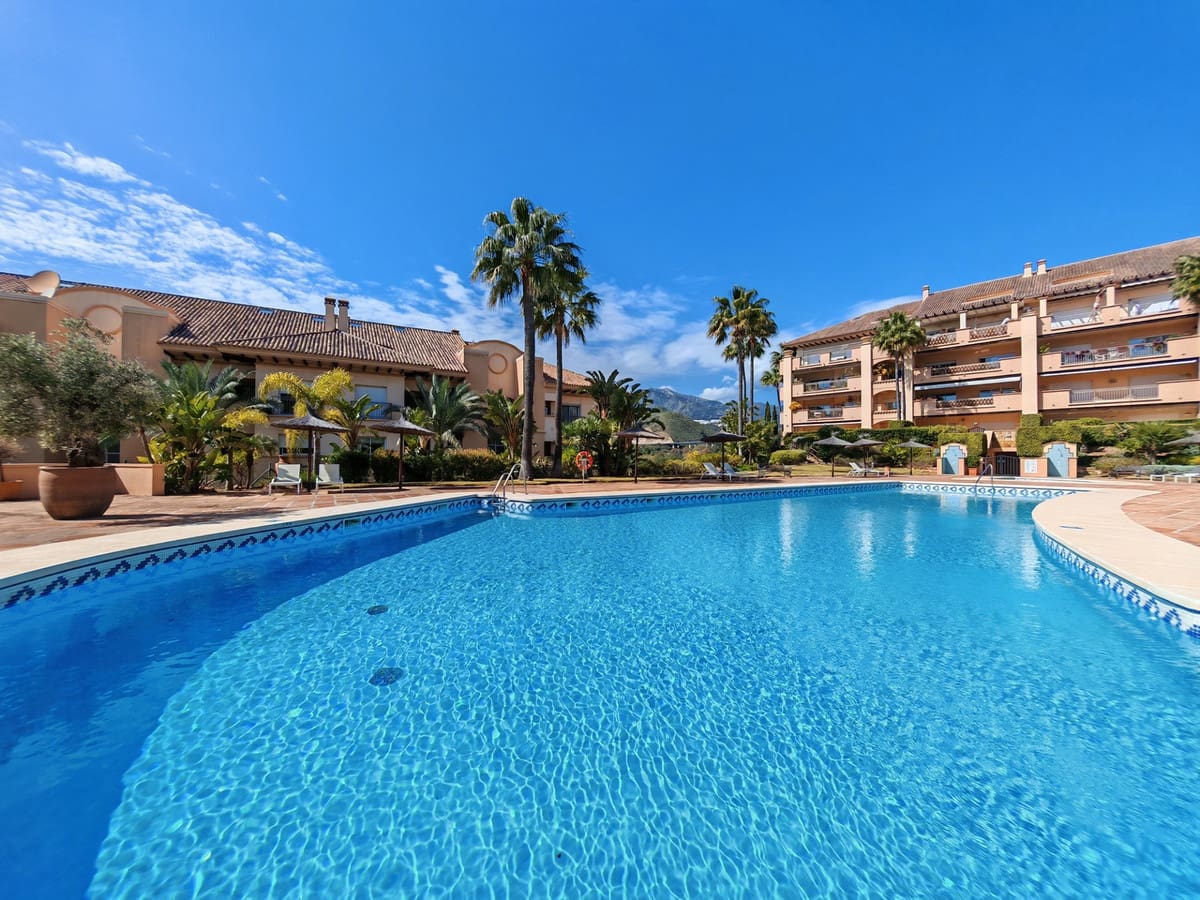 2 bedroom Apartment for sale in Marbella with pool garage - € 660,000 (Ref: 9699237)