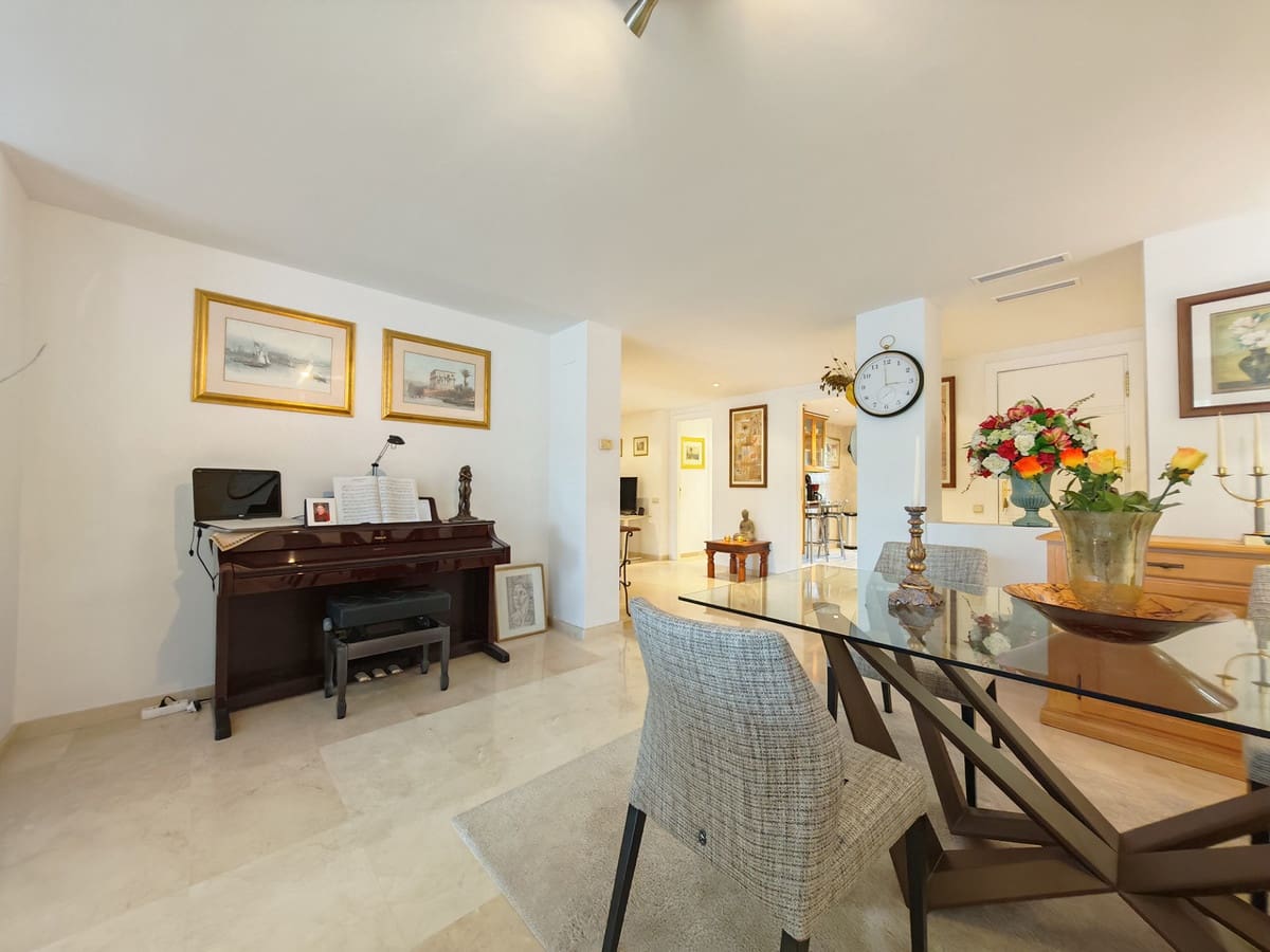 2 bedroom Apartment for sale in Marbella with pool garage - € 660,000 (Ref: 9699237)