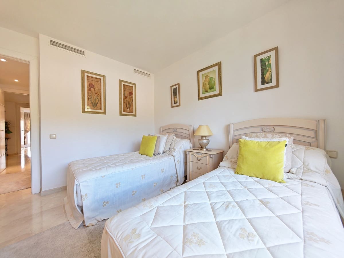 2 bedroom Apartment for sale in Marbella with pool garage - € 660,000 (Ref: 9699237)