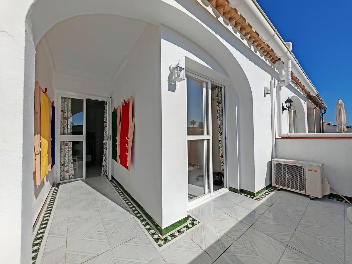 3 soveværelse Byhus til salg i Manilva med swimmingpool garage - € 395.000 (Ref: 9703320)