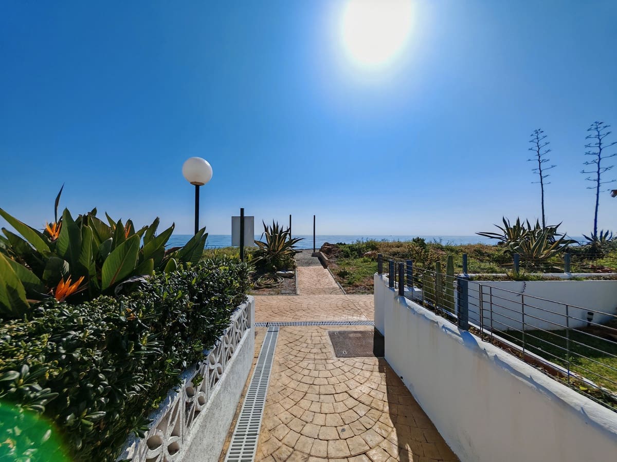 3 bedroom Townhouse for sale in Manilva with pool garage - € 395,000 (Ref: 9703320)