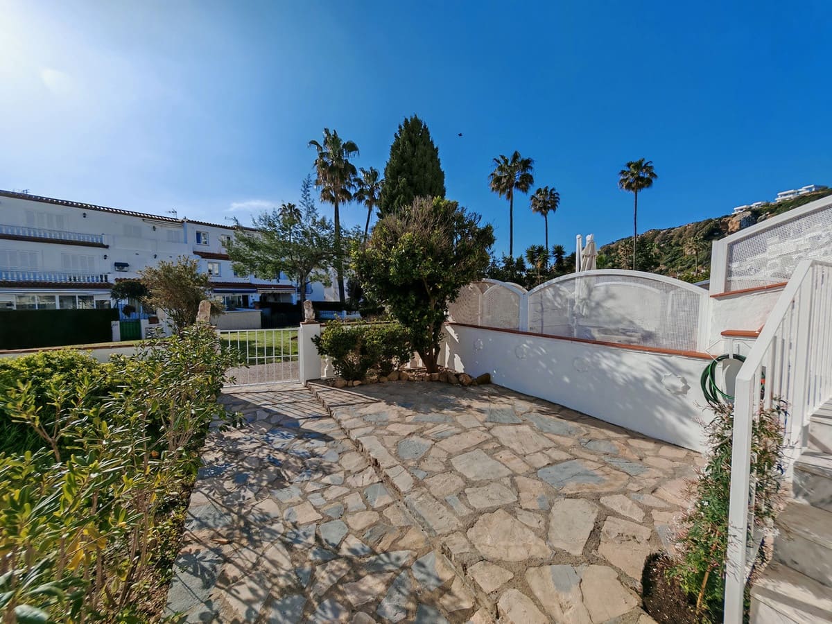 3 bedroom Townhouse for sale in Manilva with pool garage - € 395,000 (Ref: 9703320)