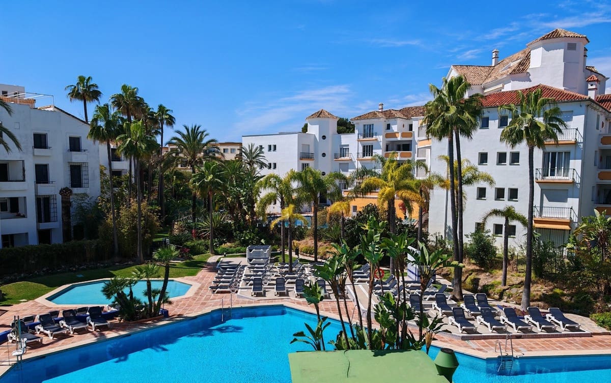 1 bedroom Apartment for sale in Marbella with pool garage - € 325,000 (Ref: 9732061)
