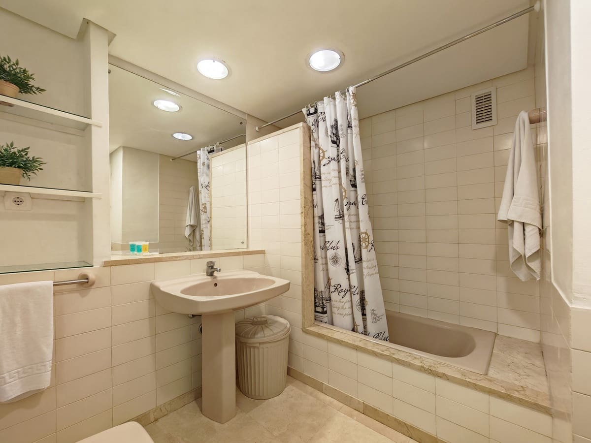 1 bedroom Apartment for sale in Marbella with pool garage - € 325,000 (Ref: 9732061)