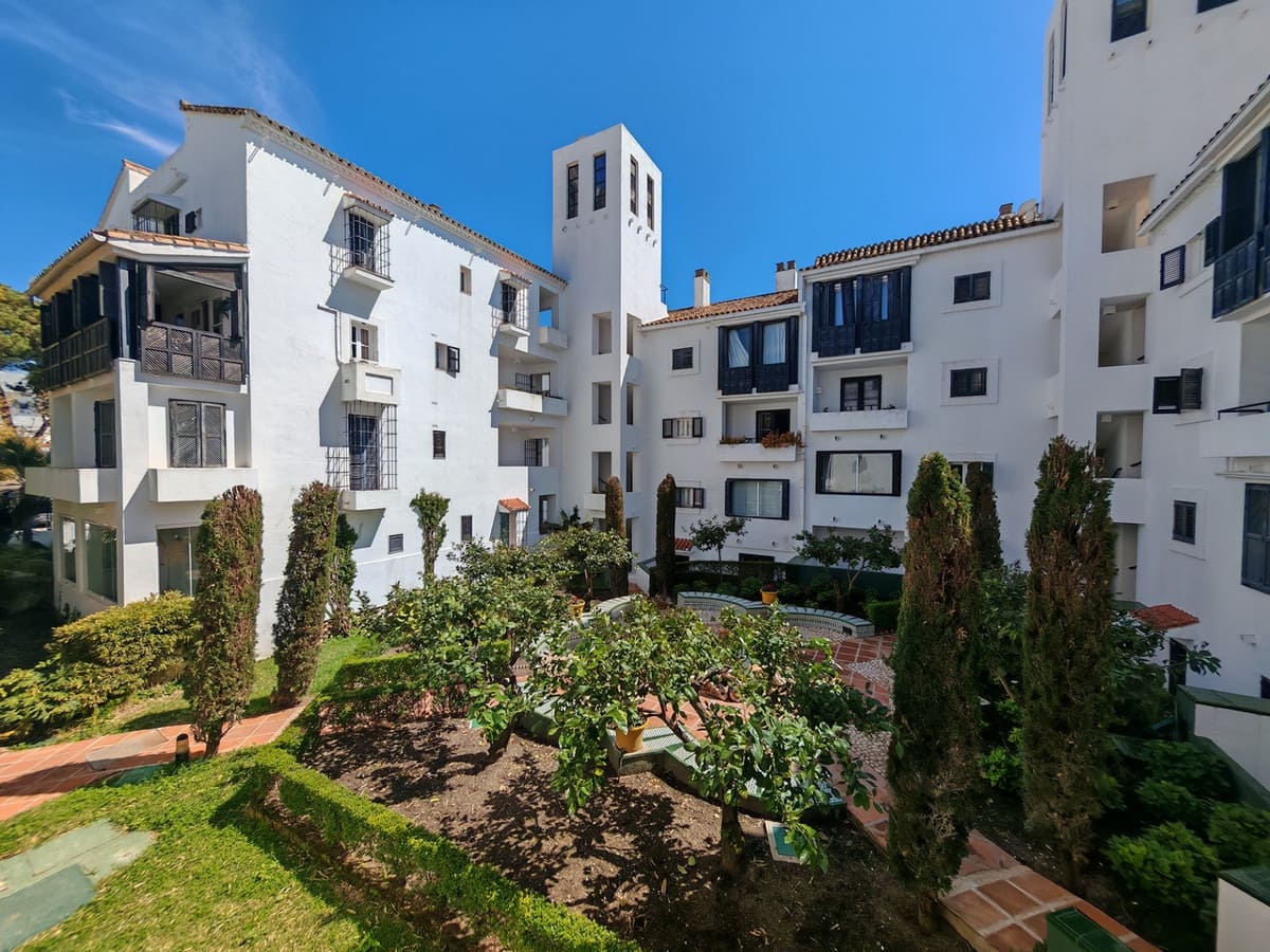 1 bedroom Apartment for sale in Marbella with pool garage - € 325,000 (Ref: 9732061)