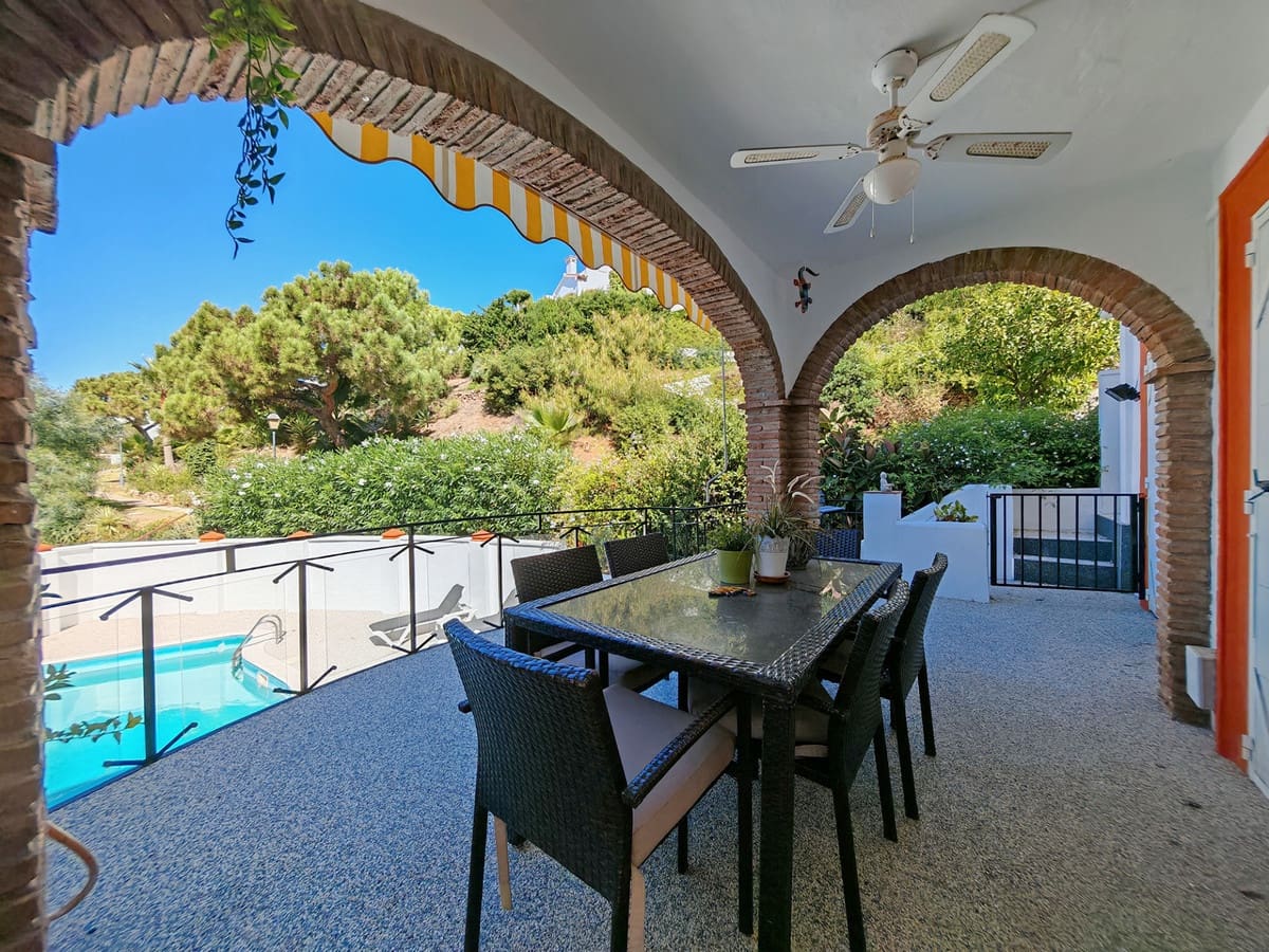 Casa de 5 habitaciones en Calahonda en venta con piscina garaje - 565.000 € (Ref: 9738527)