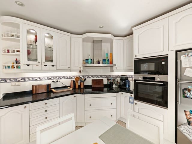 5 quarto Moradia Geminada para venda em Benalmádena com piscina garagem - 897 000 € (Ref: 9741713)