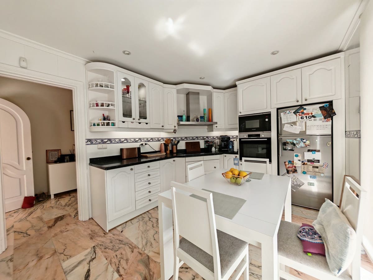 5 bedroom Semi-detached Villa for sale in Benalmadena with pool garage - € 869,000 (Ref: 9741713)