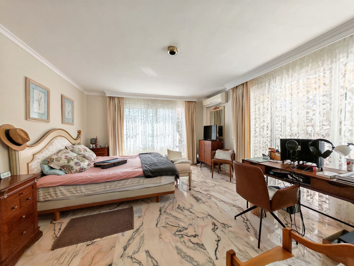 5 bedroom Semi-detached Villa for sale in Benalmadena with pool garage - € 869,000 (Ref: 9741713)