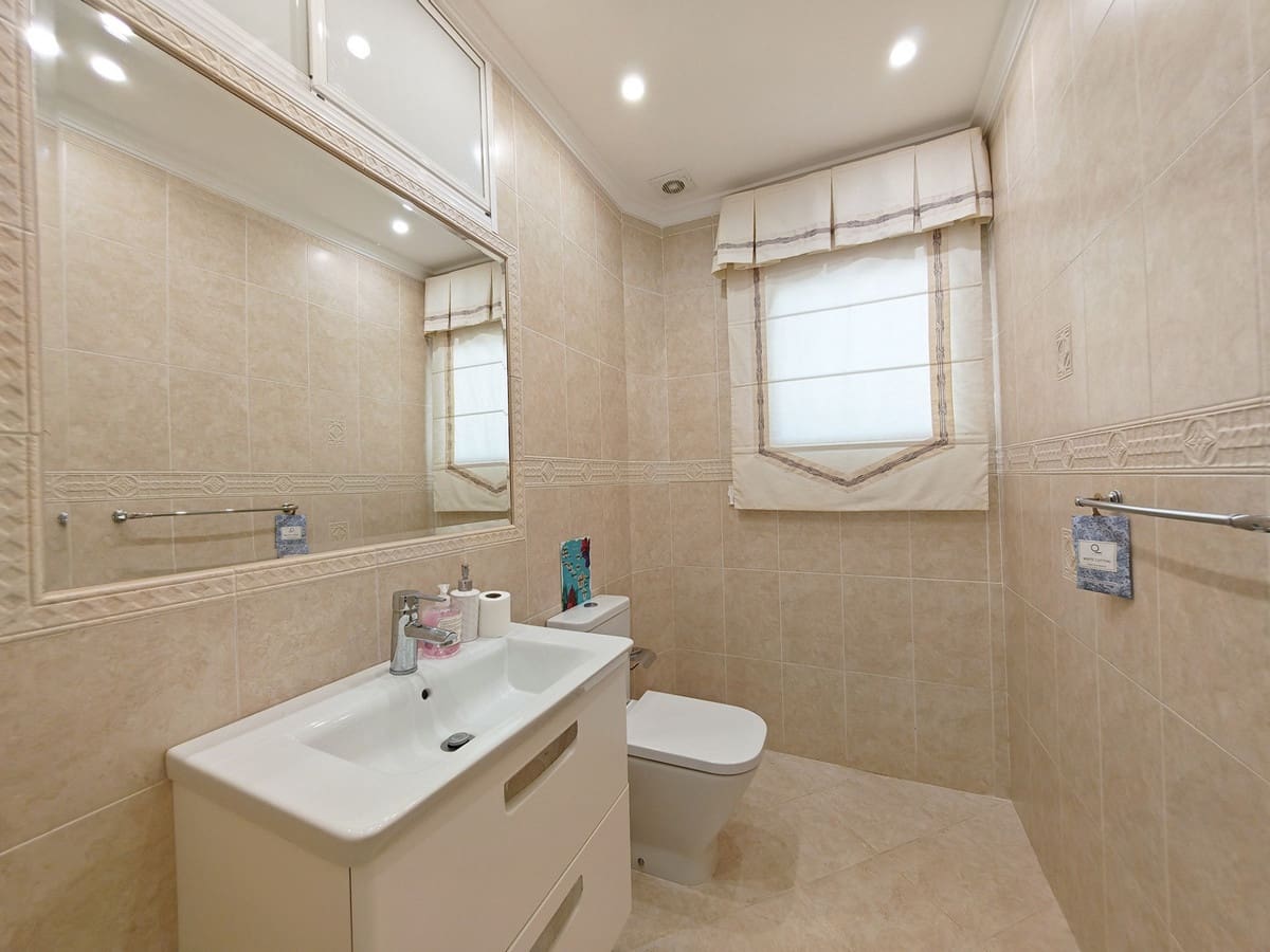 5 bedroom Semi-detached Villa for sale in Benalmadena with pool garage - € 869,000 (Ref: 9741713)