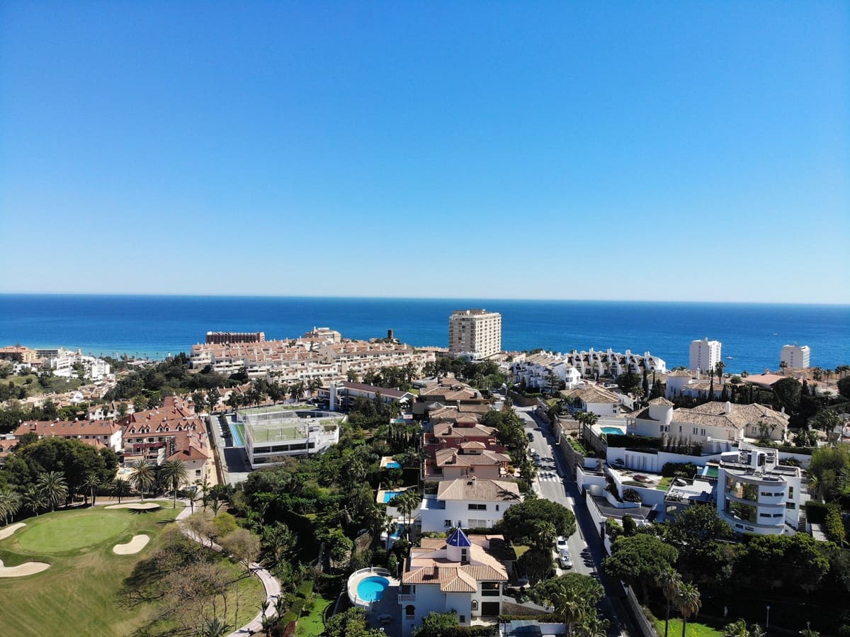 5 bedroom Semi-detached Villa for sale in Benalmadena with pool garage - € 869,000 (Ref: 9741713)