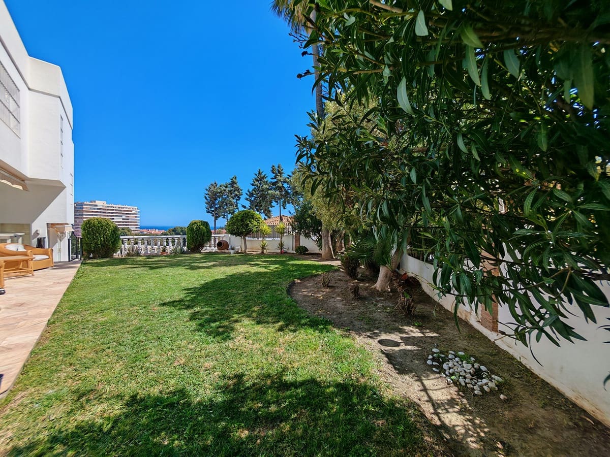 5 bedroom Semi-detached Villa for sale in Benalmadena with pool garage - € 869,000 (Ref: 9741713)