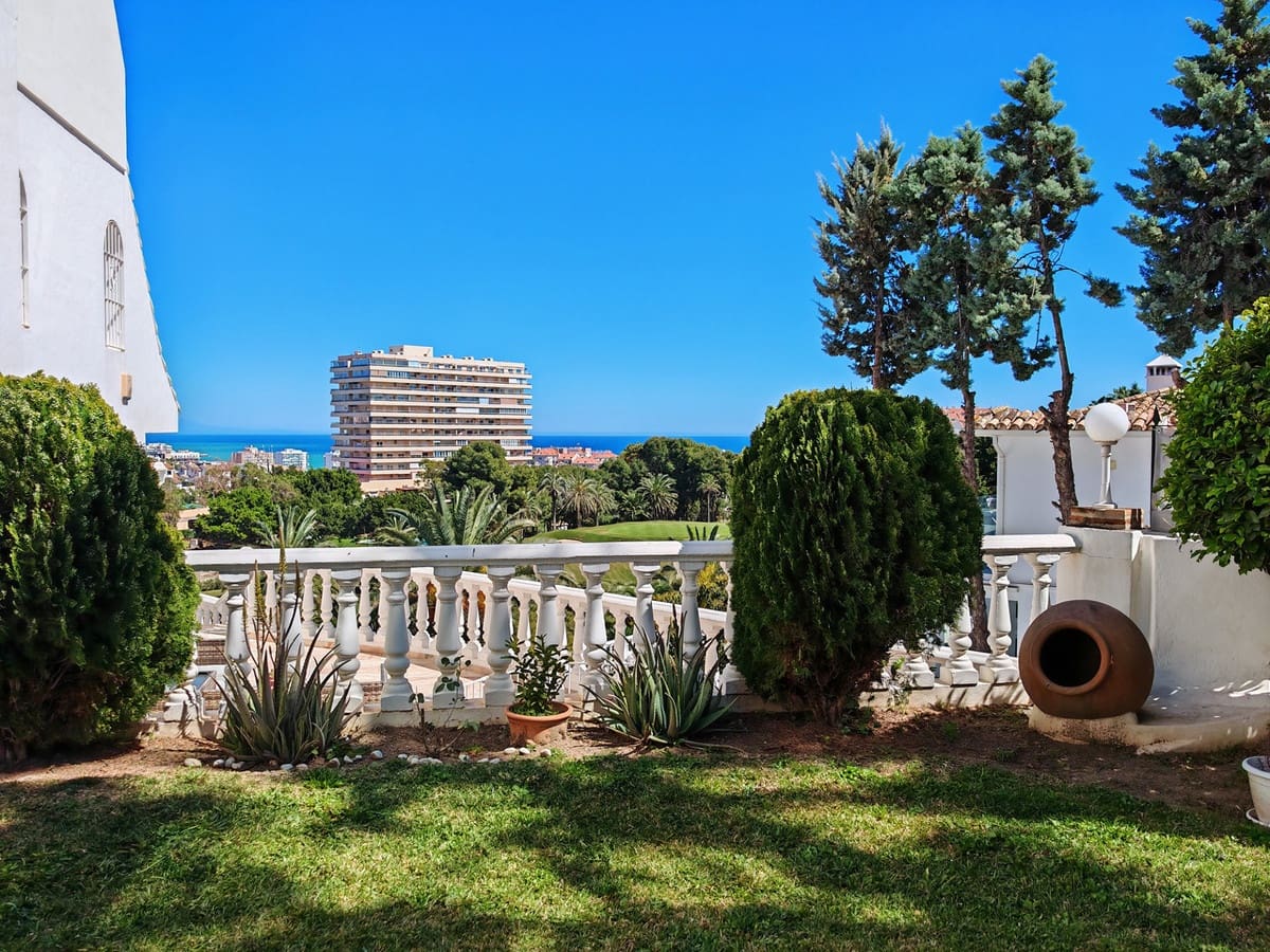 5 bedroom Semi-detached Villa for sale in Benalmadena with pool garage - € 869,000 (Ref: 9741713)