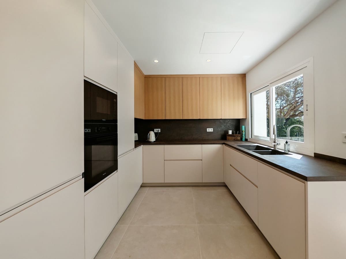 4 bedroom Villa for sale in Elviria with pool garage - € 2,850,000 (Ref: 9744126)