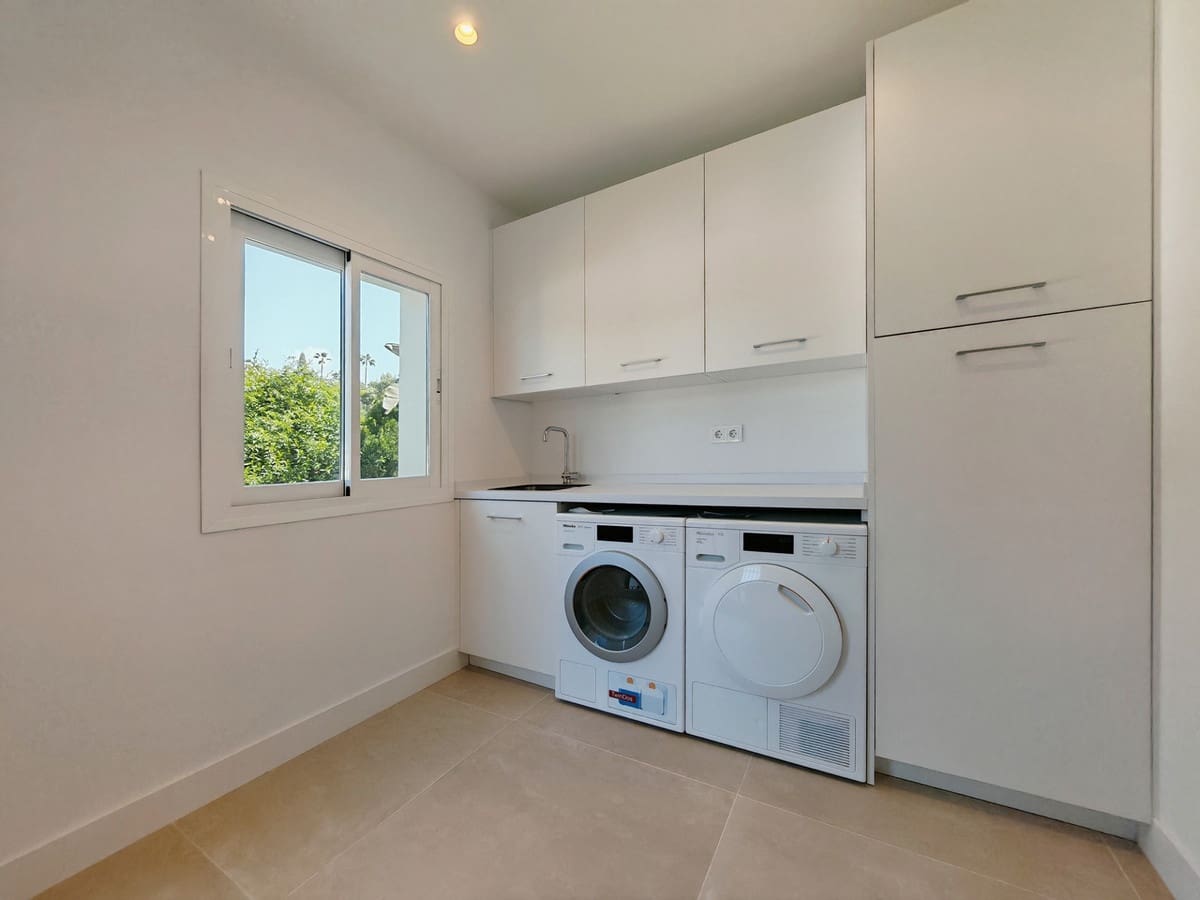 4 bedroom Villa for sale in Elviria with pool garage - € 2,850,000 (Ref: 9744126)