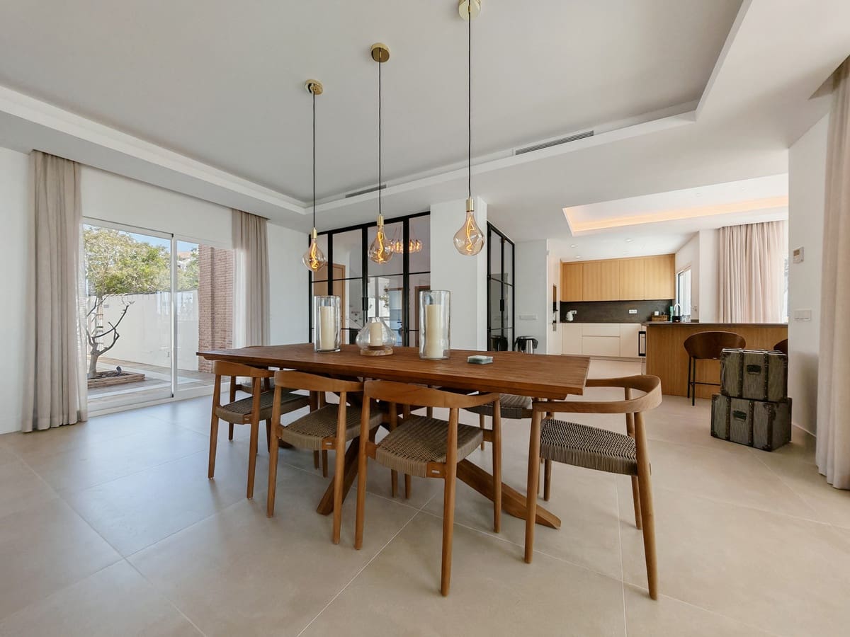 4 bedroom Villa for sale in Elviria with pool garage - € 2,850,000 (Ref: 9744126)