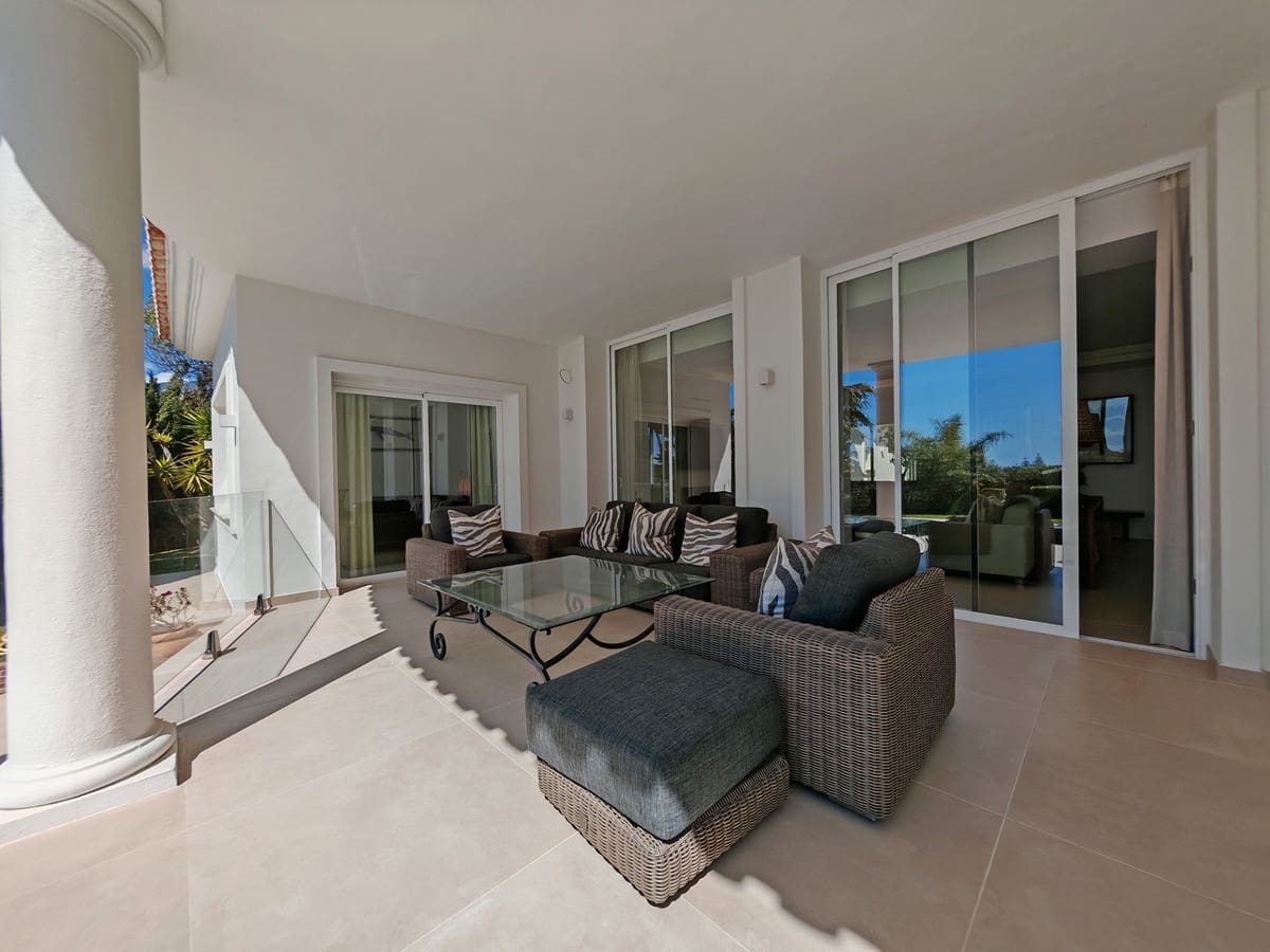 4 bedroom Villa for sale in Elviria with pool garage - € 2,850,000 (Ref: 9744126)