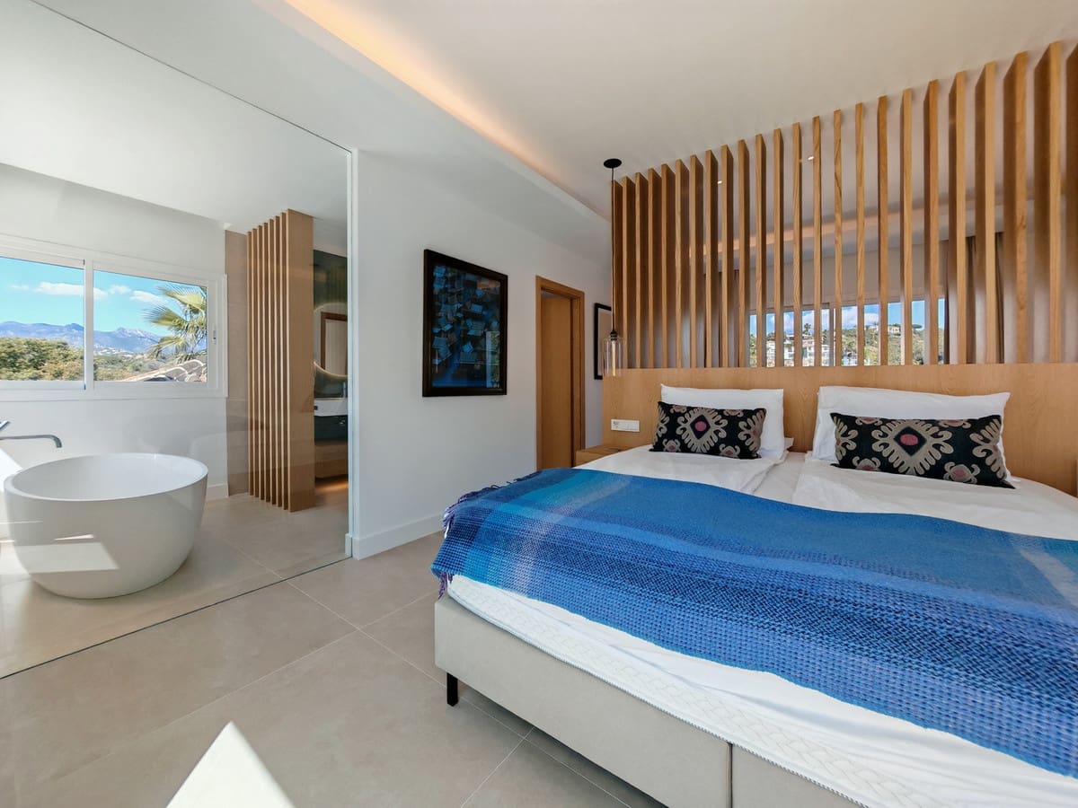 4 bedroom Villa for sale in Elviria with pool garage - € 2,850,000 (Ref: 9744126)