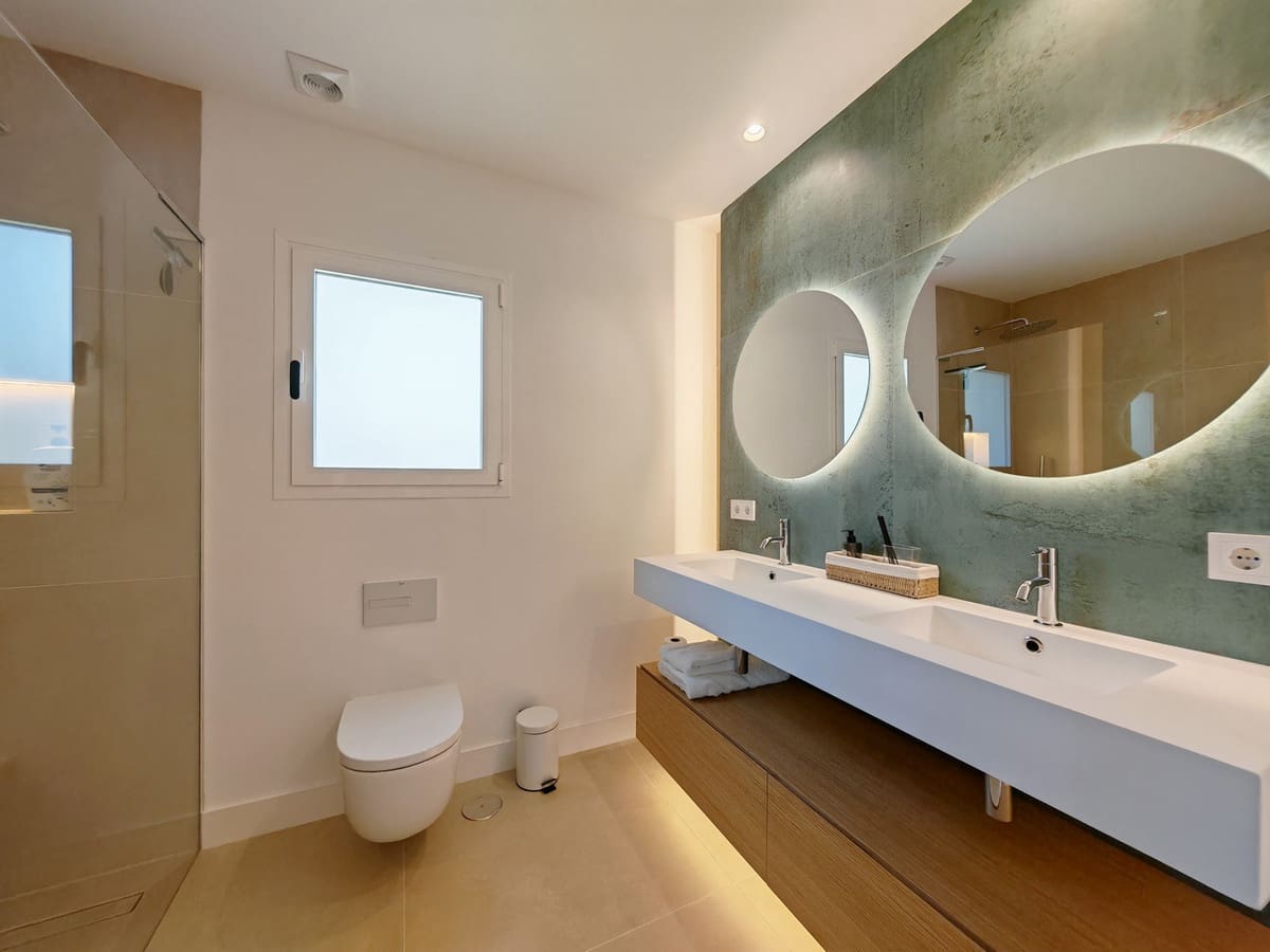 4 bedroom Villa for sale in Elviria with pool garage - € 2,850,000 (Ref: 9744126)